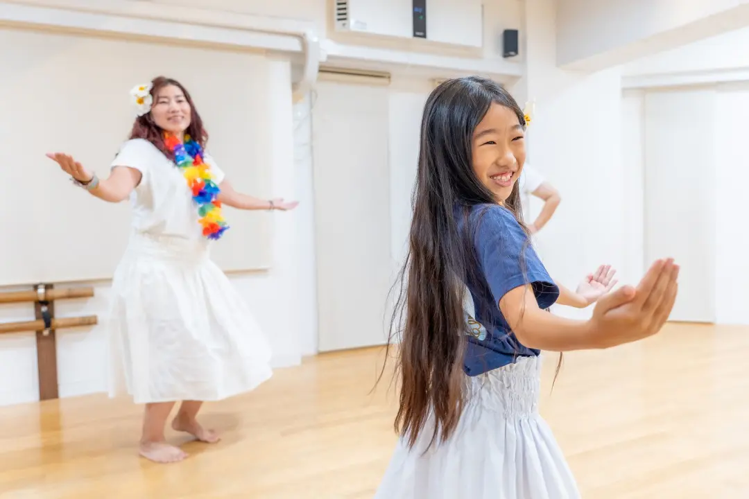 親子フラのレッスン風景
